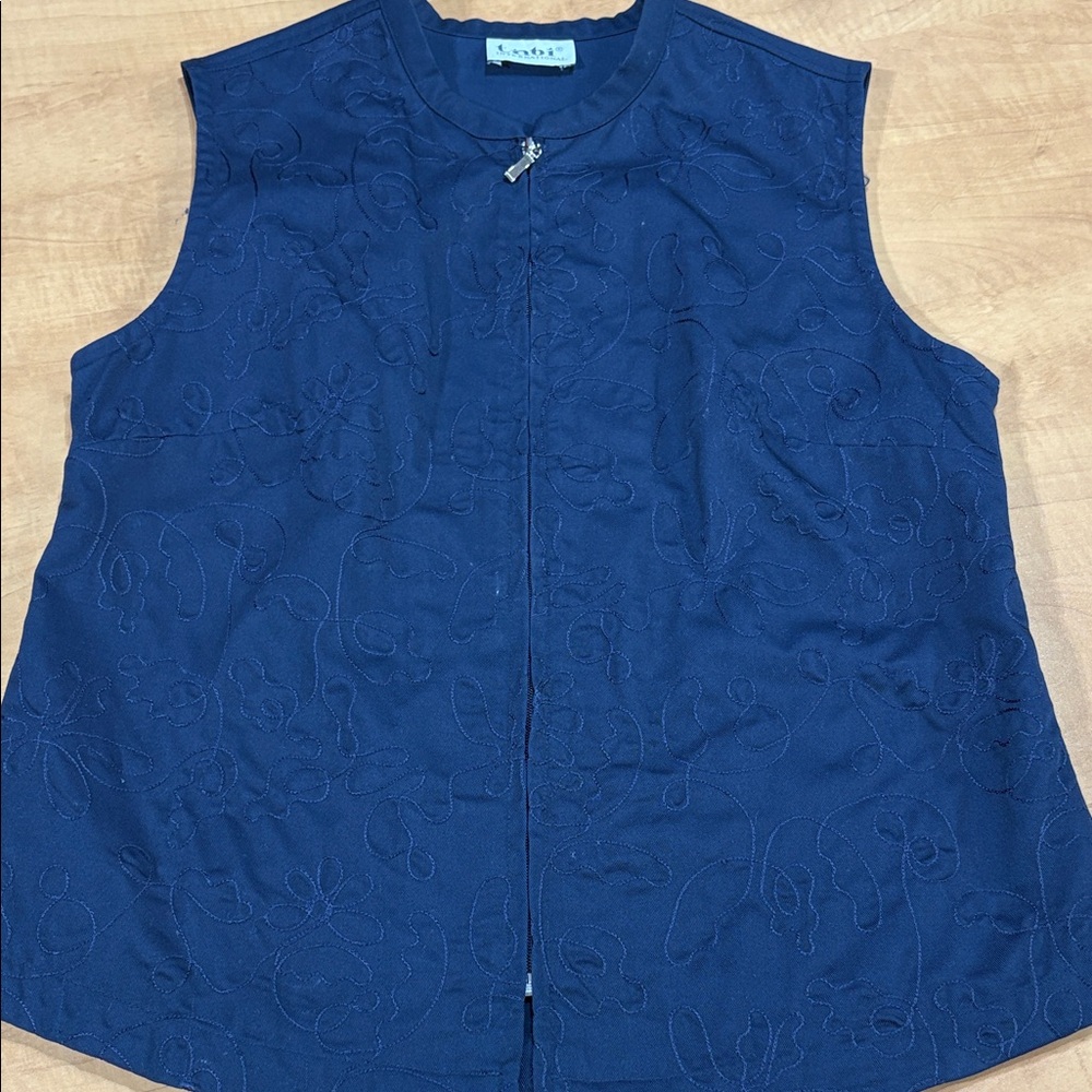 Tabi zip up vest with Floral Embroidery